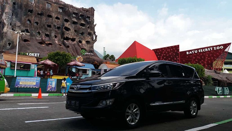 sewa-mobil-innova-reborn-malang