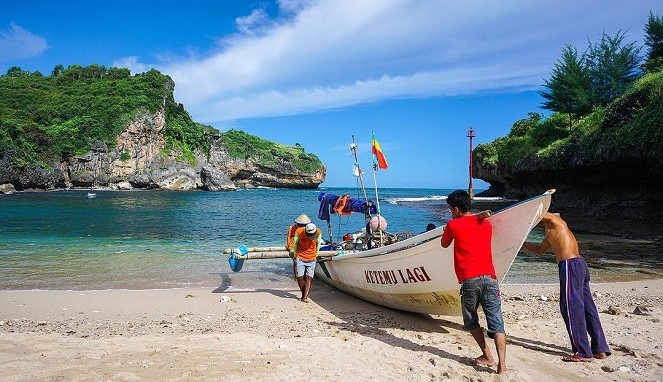 festival bakar ikan di pantai ngliyep