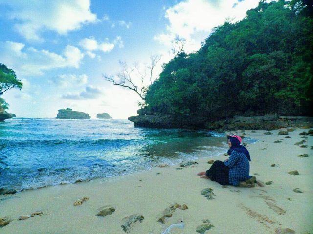 pantai ngliyep malang